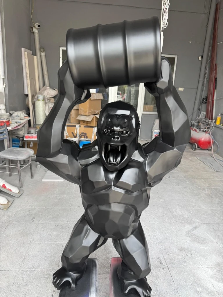 Kaplüks low-poly gorilla mat siyah boya finish